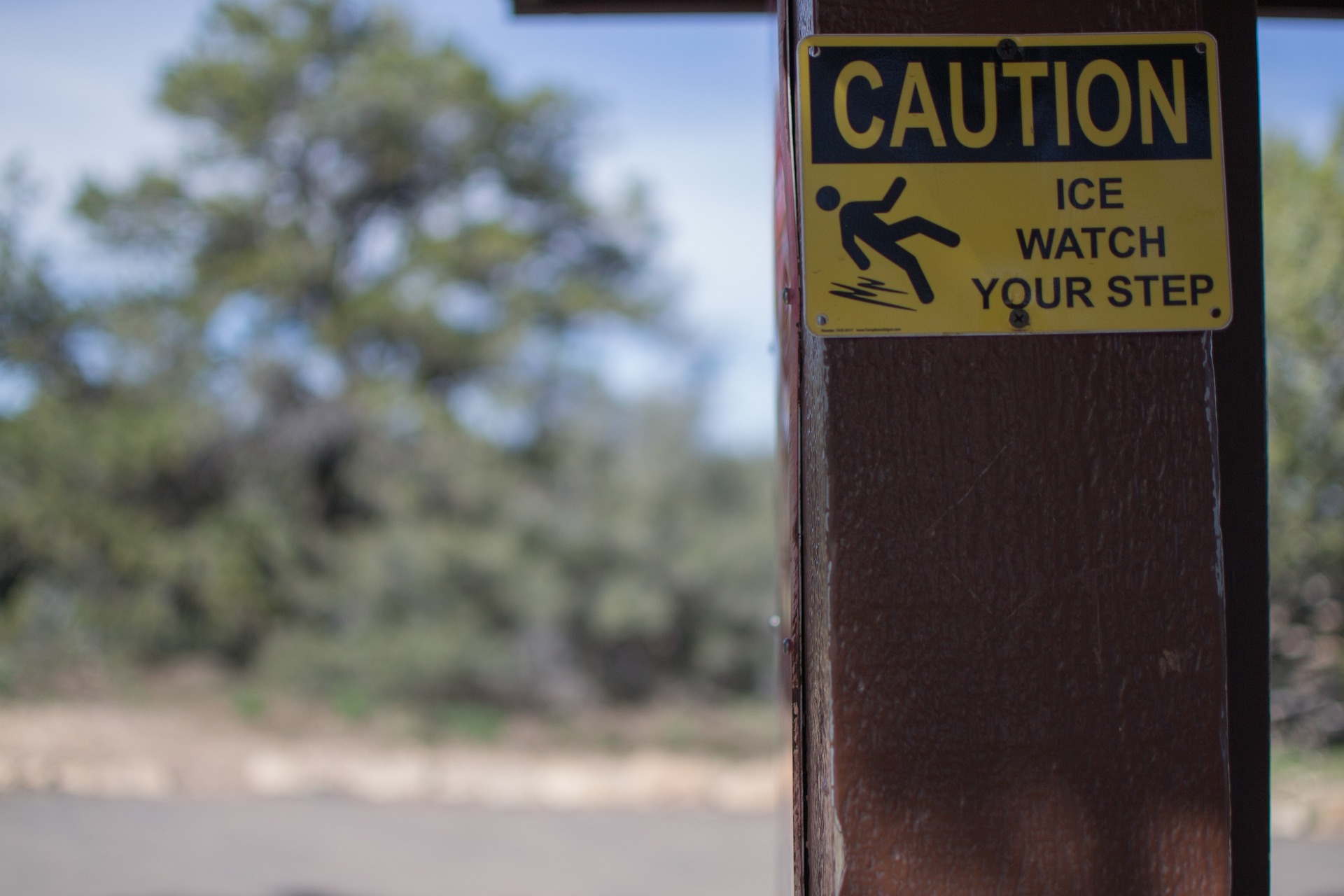 An image of a sign that says "Caution - Ice Watch your step"
