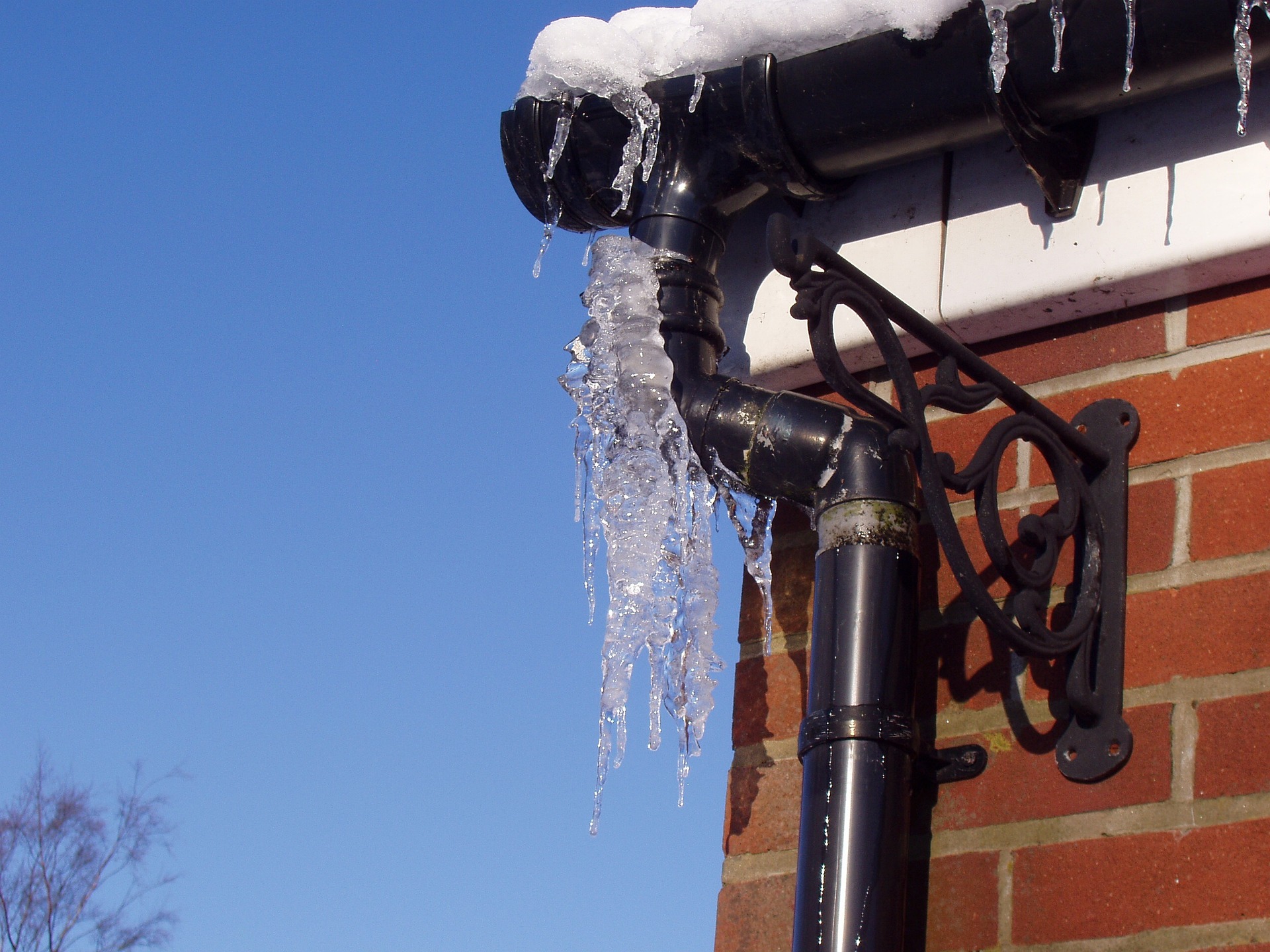 a pipe with frozen icicles hanging off of it