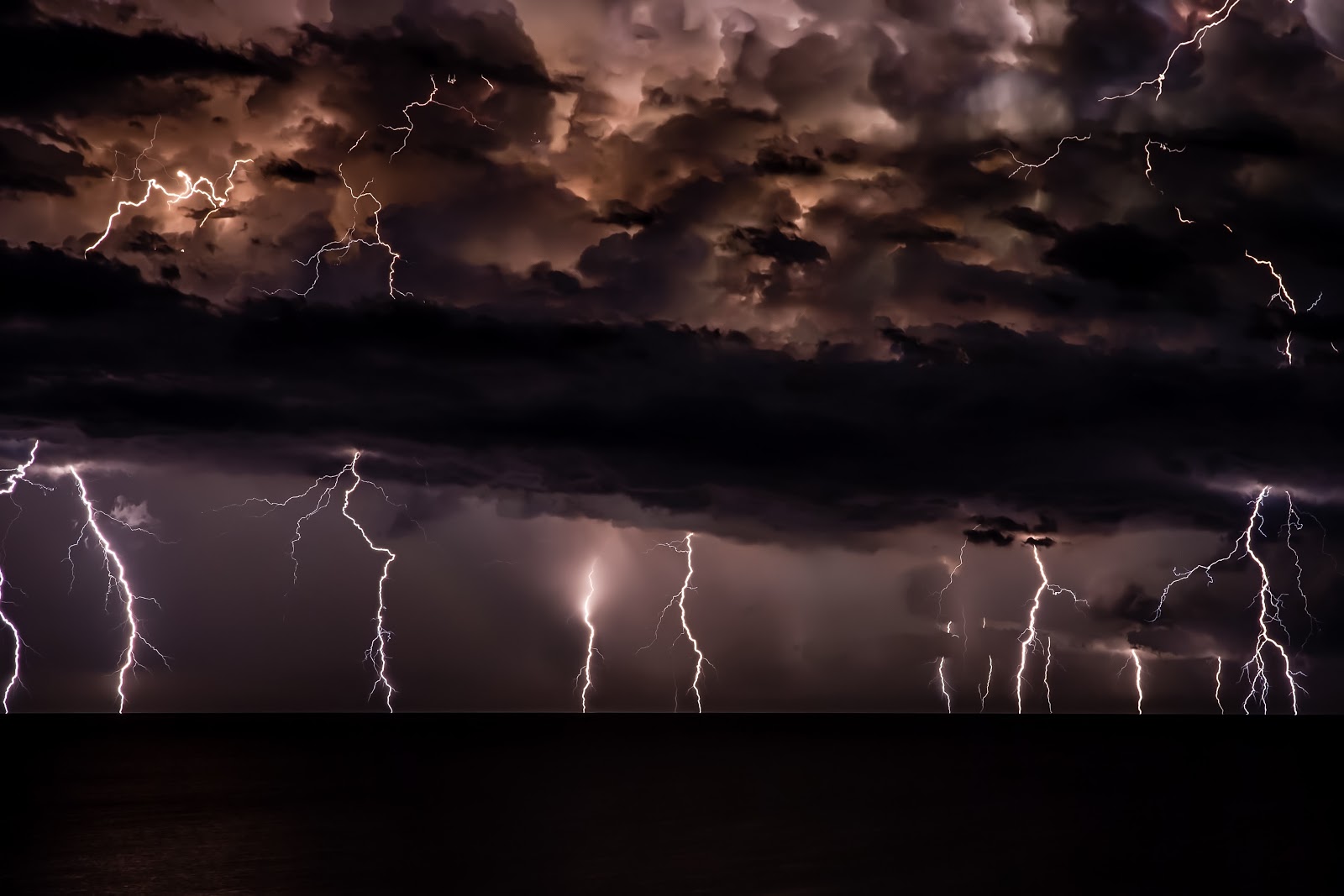 lightning and thunderstorm in colorado OK