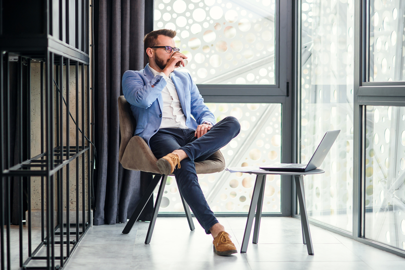 business man drinking coffee with laptop